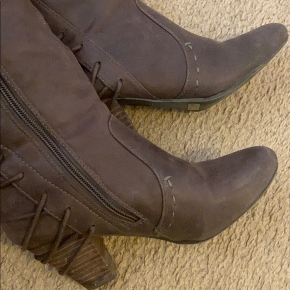 Back race up brown boots . - Picture 7 of 7